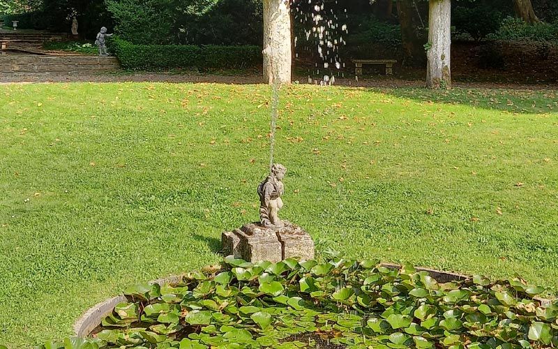 Fontaine Chateau Bagatelle