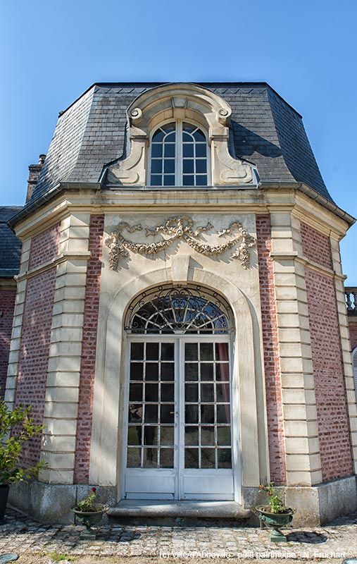 Cote De Facade Chateau