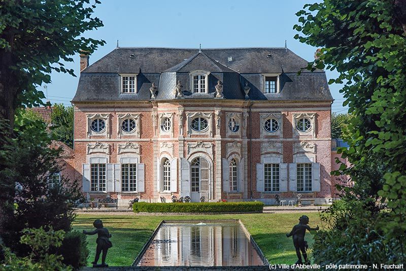 Cote Jardin Chateau De Bagatelle Abbeville